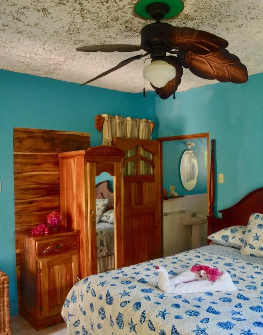 نيغريل Coral Cottage Jamaica